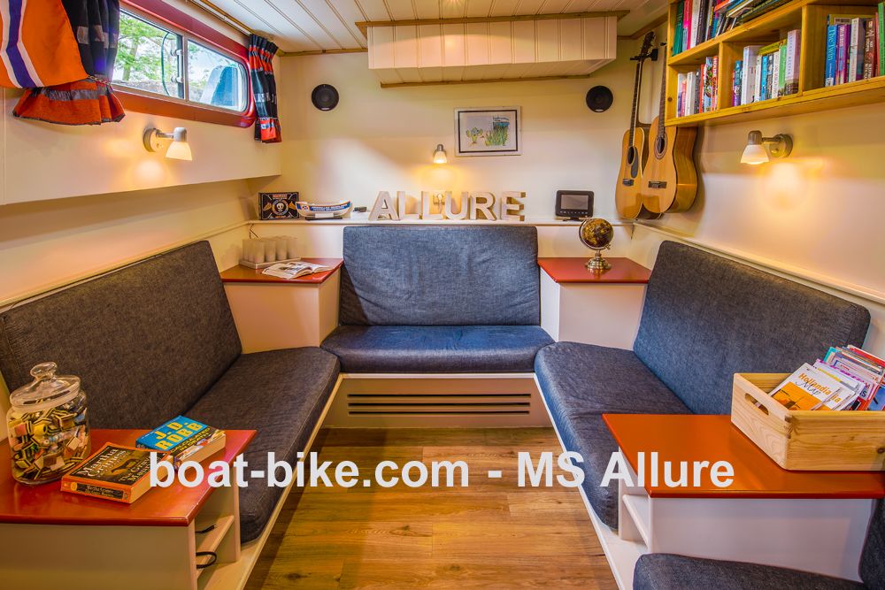 MS Allure - living room