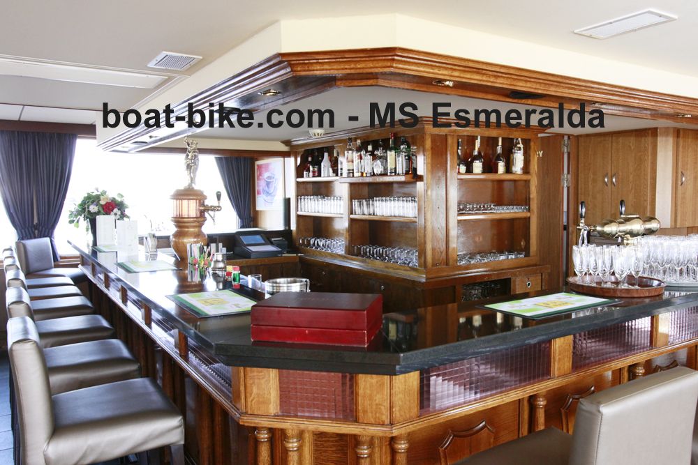 MS Esmeralda - bar
