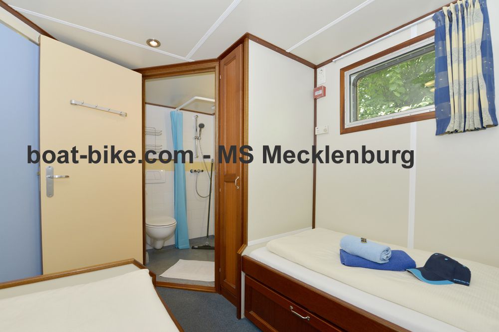 MS Mecklenburg - cabin/bathroom